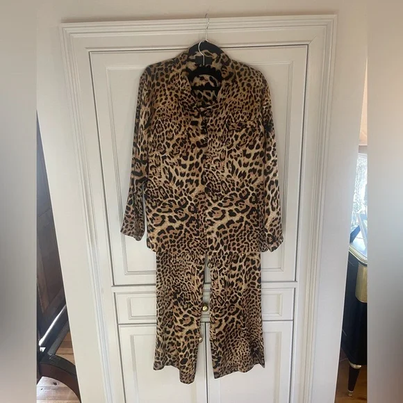 Nili Logan silk leapord set. Very chic. Excellent condition. Not worn. - Picture 3 of 11